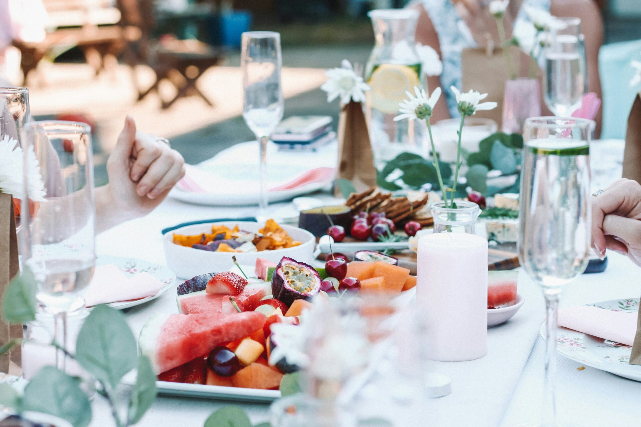 summer outdoor tablescape | carlisledigitalmarketing.com
