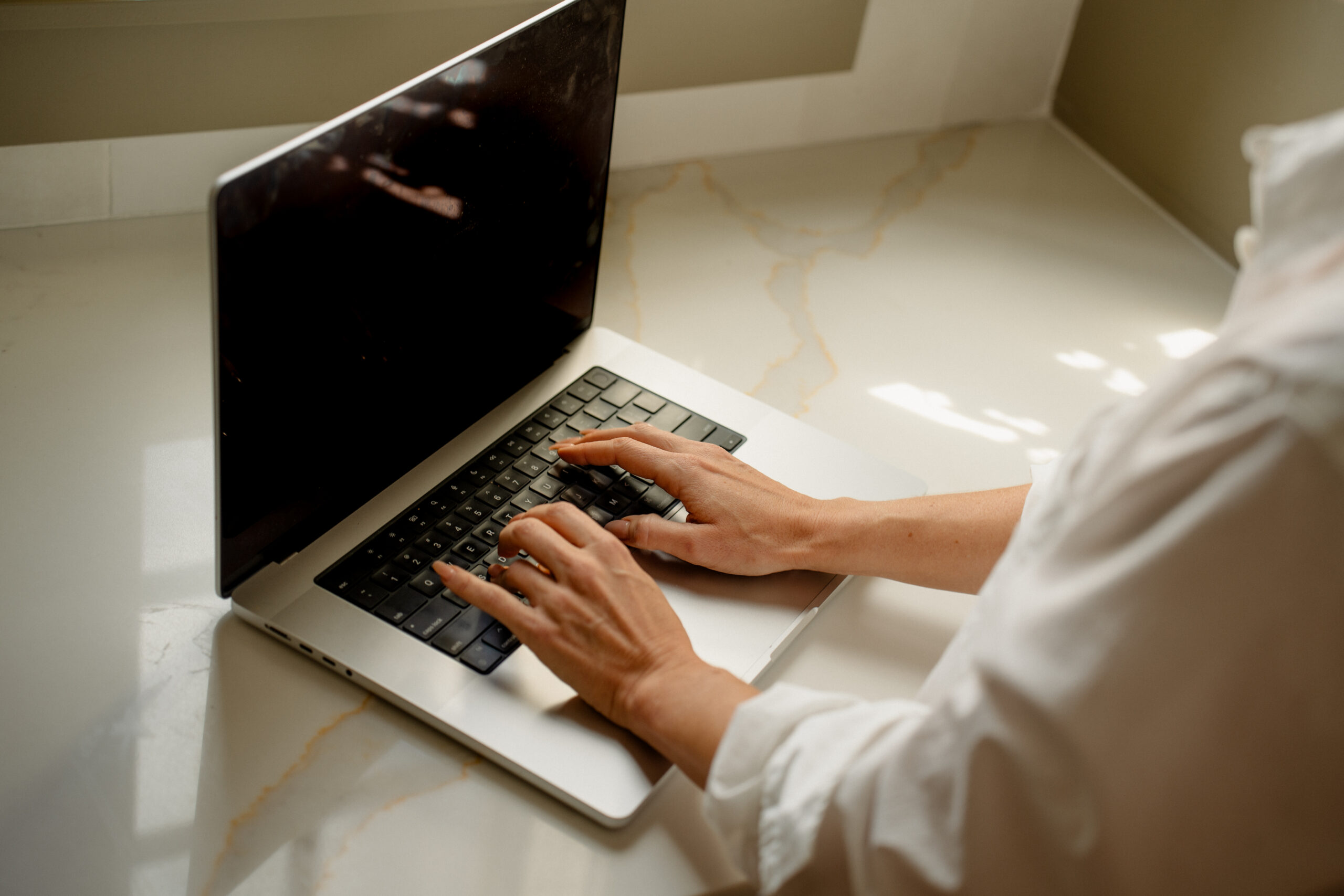 a woman working on a laptop | carlisledigitalmarketing.com